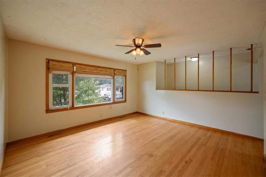 Photo 7 of 127 Collette Street