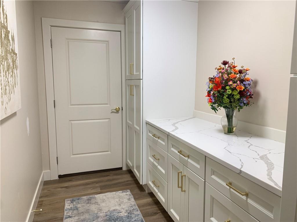 Photo 6 of 1404 W Stone Boulevard