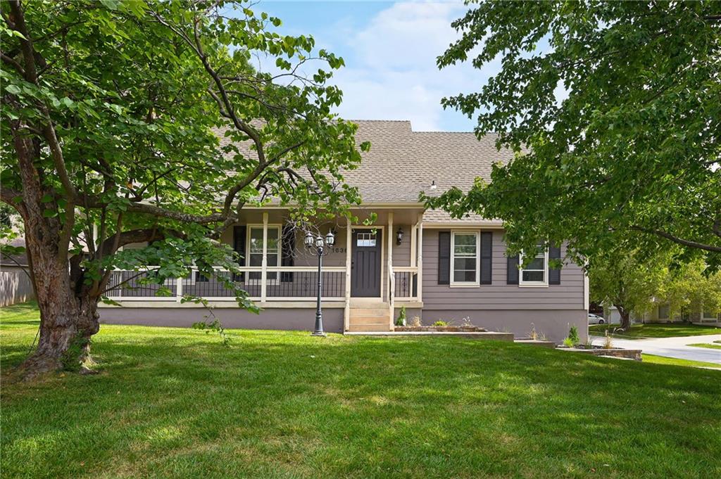 Photo 3 of 1636 NE Thames Drive