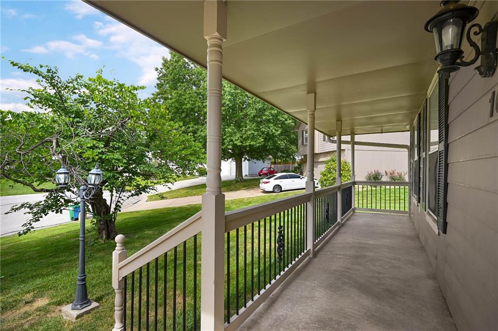 Photo 4 of 1636 NE Thames Drive