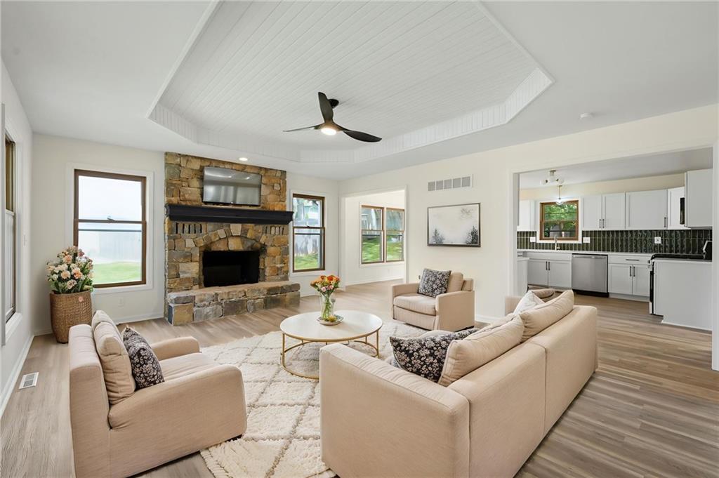 Photo 5 of 1636 NE Thames Drive
