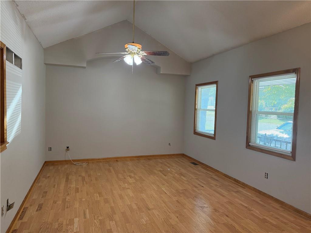 Photo 4 of 704 Hillcrest Street