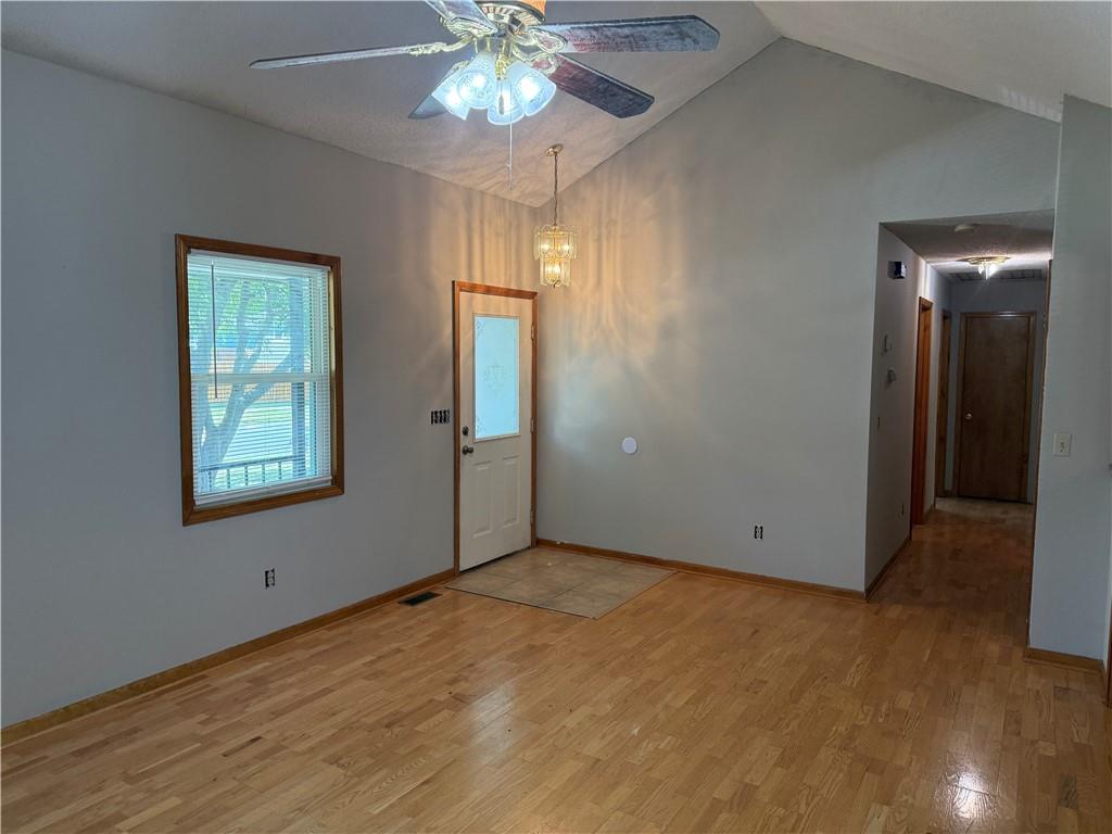 Photo 5 of 704 Hillcrest Street