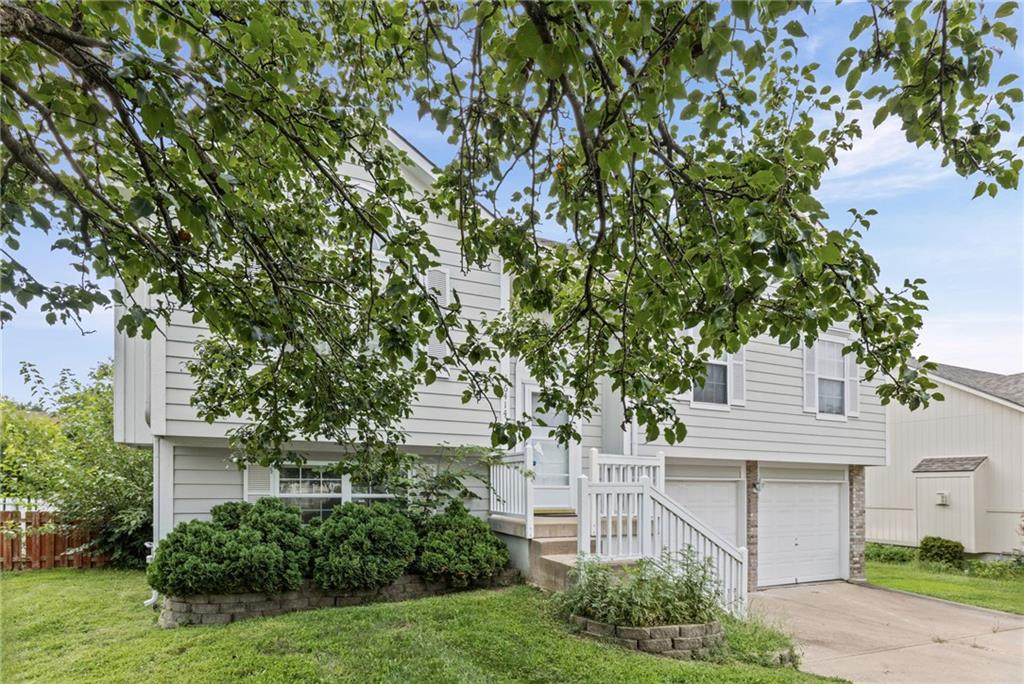 Photo 3 of 16414 Hight Avenue