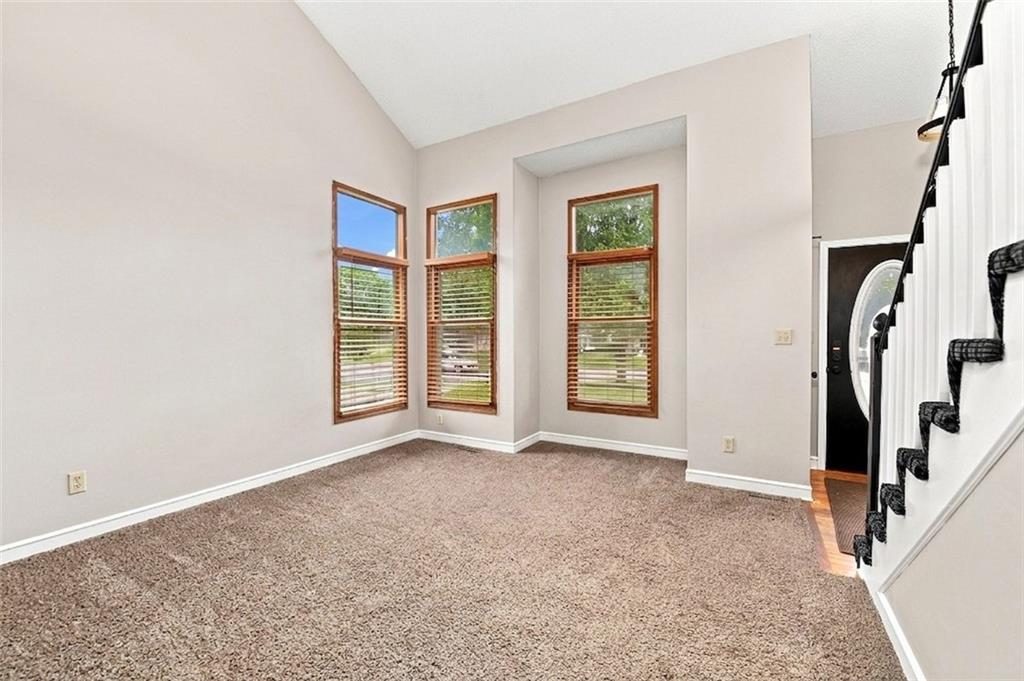 Photo 5 of 1207 SW Eastman Court