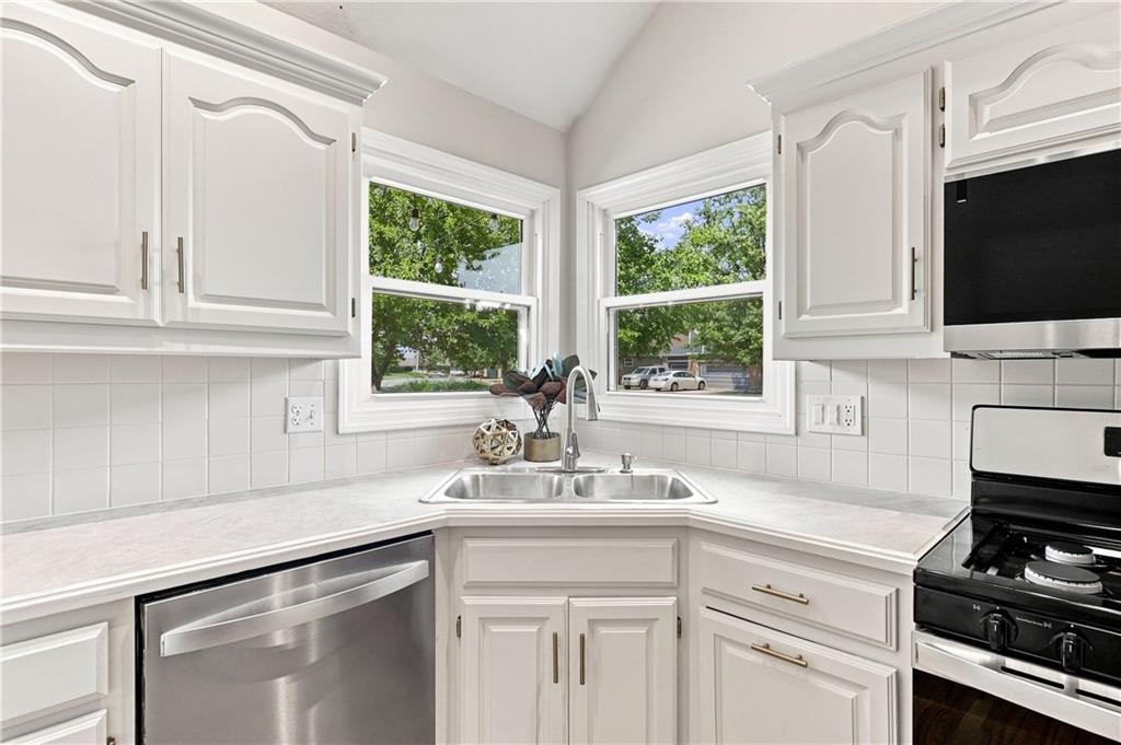 Photo 7 of 1702 Goose Creek Court