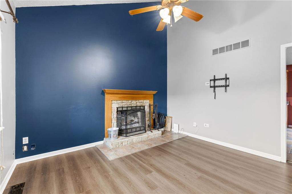 Photo 3 of 1832 Gates Drive