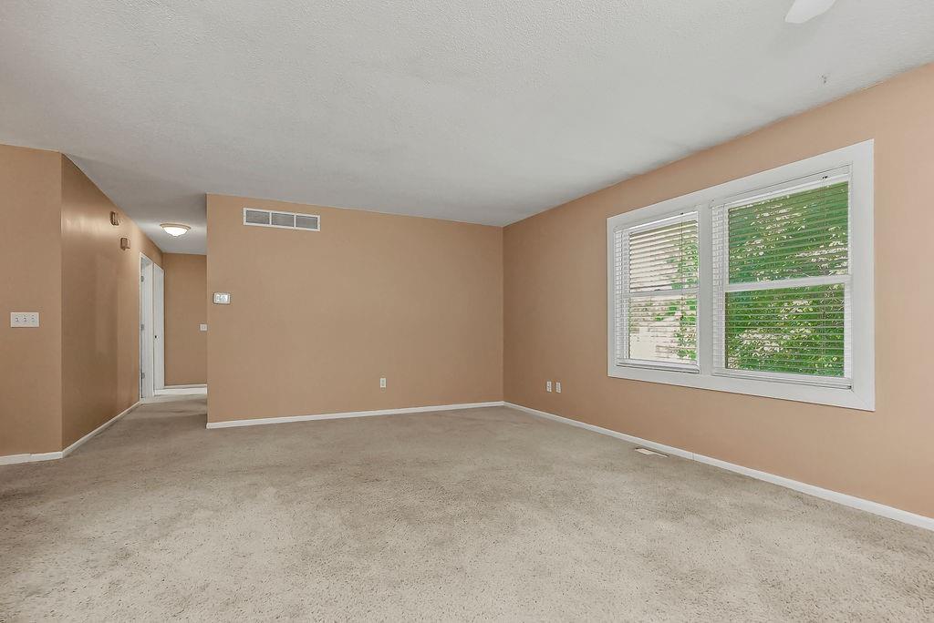 Photo 3 of 740 E Valerie Lane