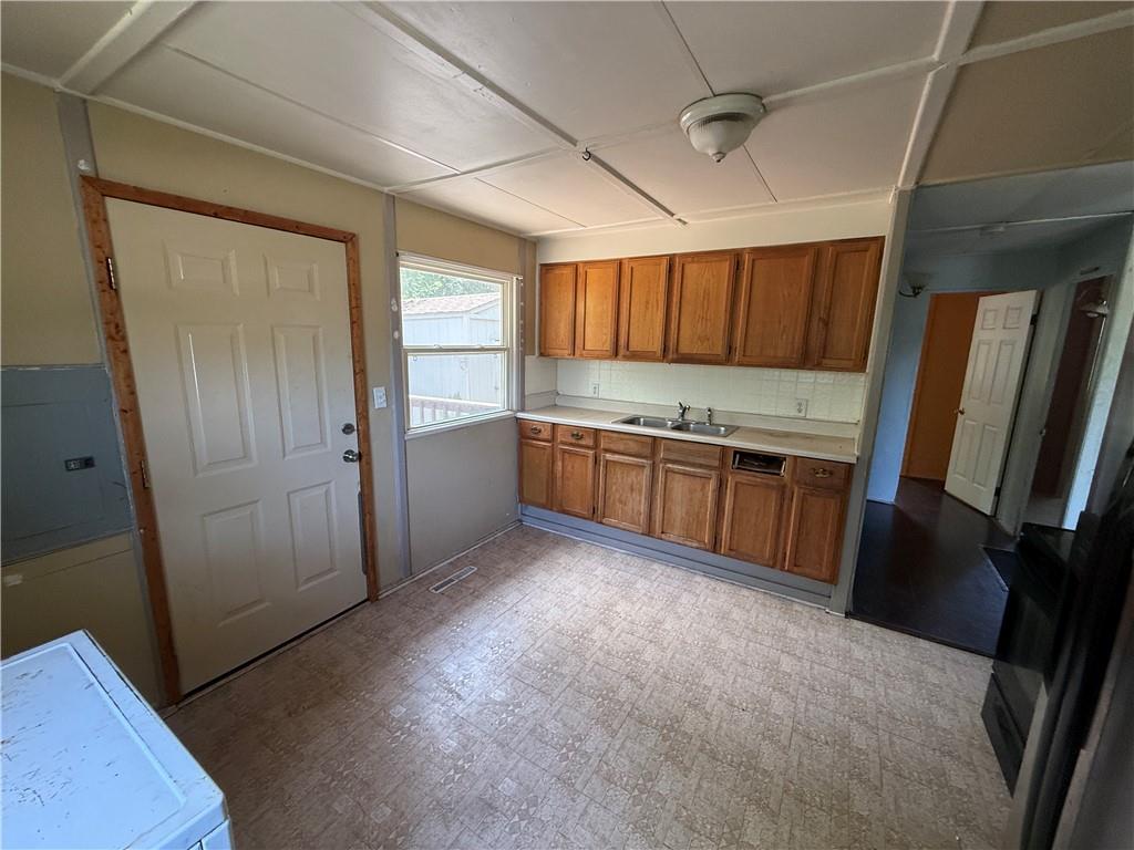 Photo 3 of 4529 N Forest Avenue
