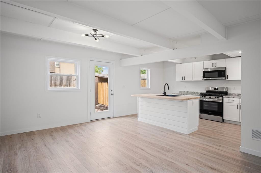 Photo 4 of 928 N 71st Street