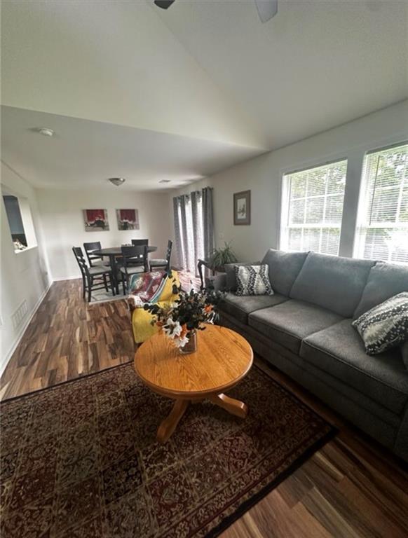 Photo 3 of 625 E Spring Avenue