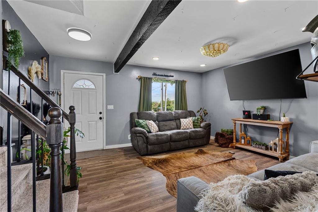 Photo 5 of 847 E Pinewood Street