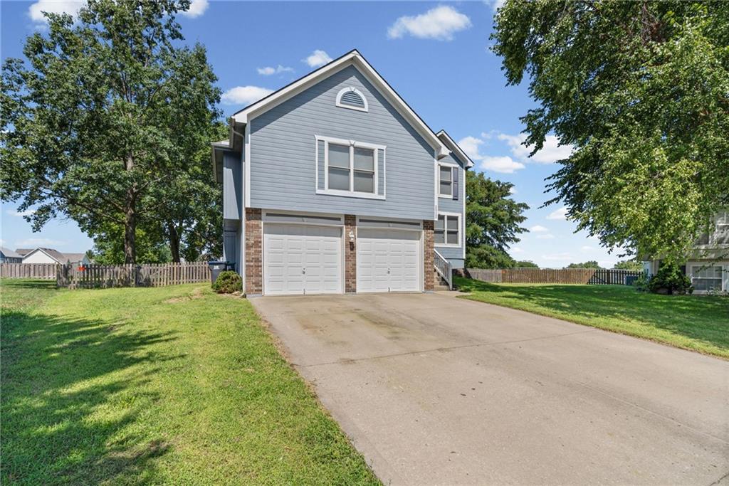 Photo 2 of 2512 NE Horseshoe Drive