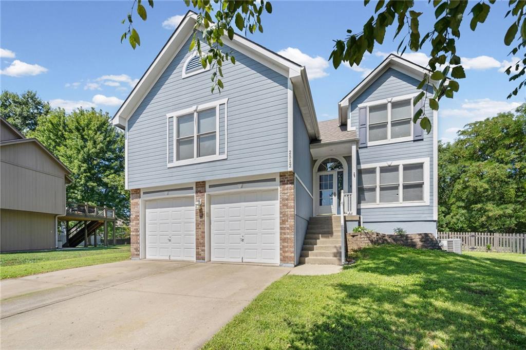 Photo 4 of 2512 NE Horseshoe Drive