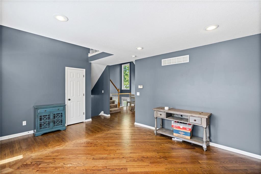 Photo 7 of 2512 NE Horseshoe Drive