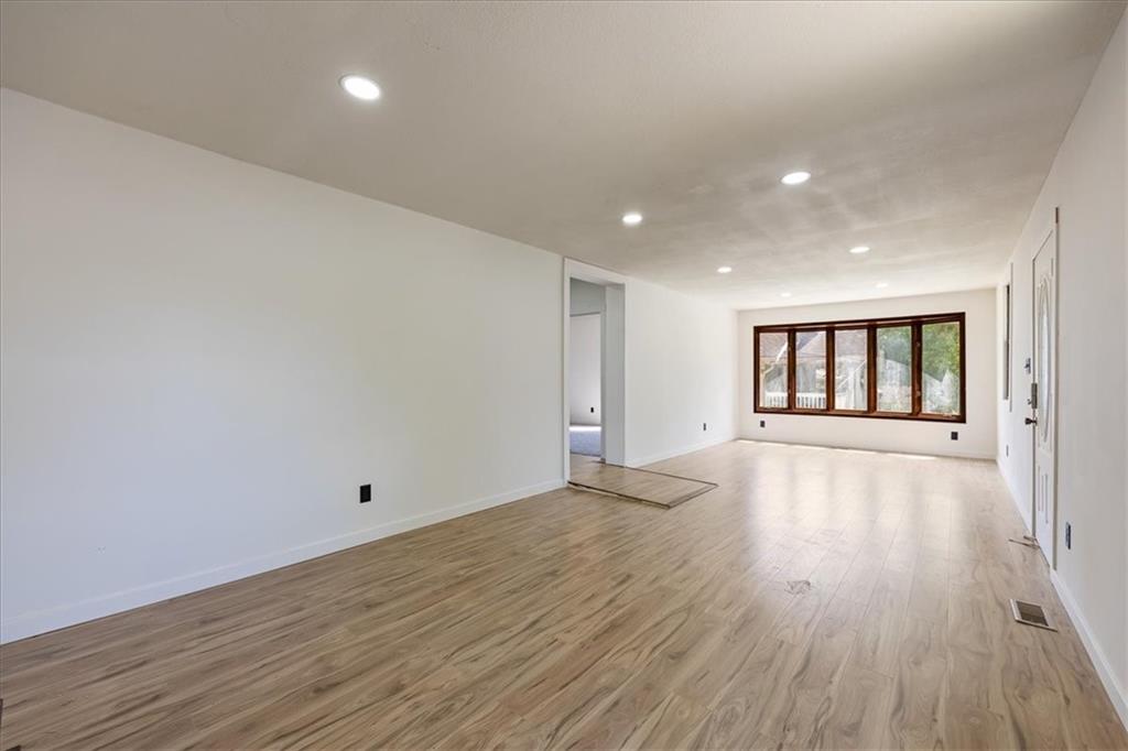 Photo 5 of 106 S Jeffreys Street