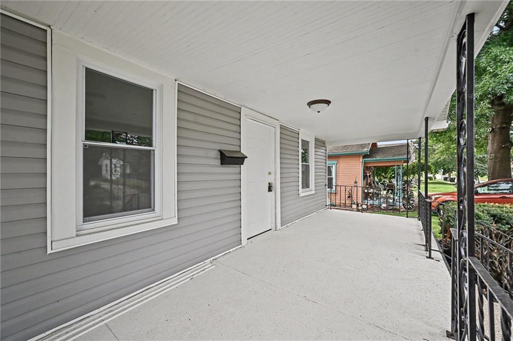 Photo 3 of 619 S Ash Avenue