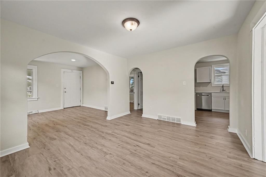 Photo 5 of 619 S Ash Avenue