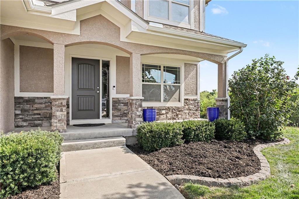 Photo 2 of 1922 Bluestone Drive