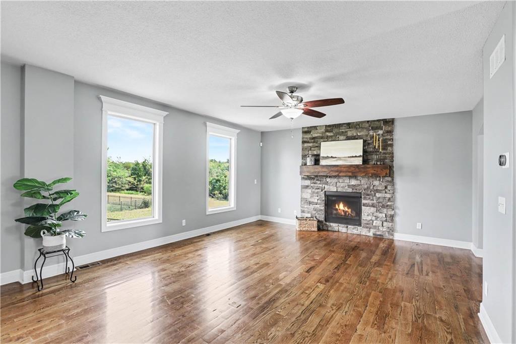 Photo 4 of 1922 Bluestone Drive