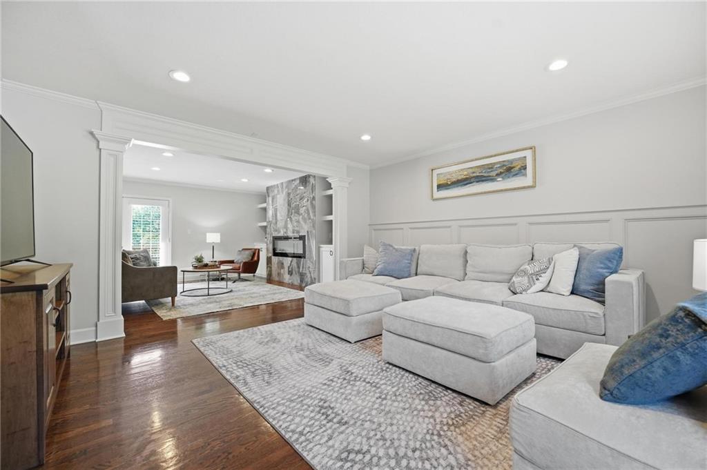 Photo 3 of 5305 W 83rd Street