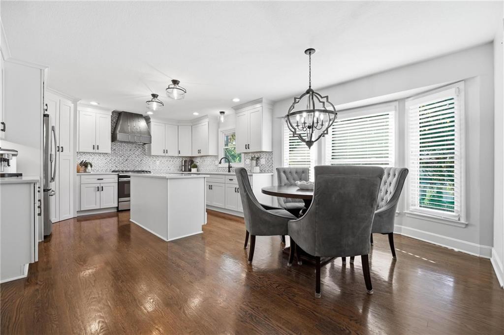 Photo 4 of 5305 W 83rd Street