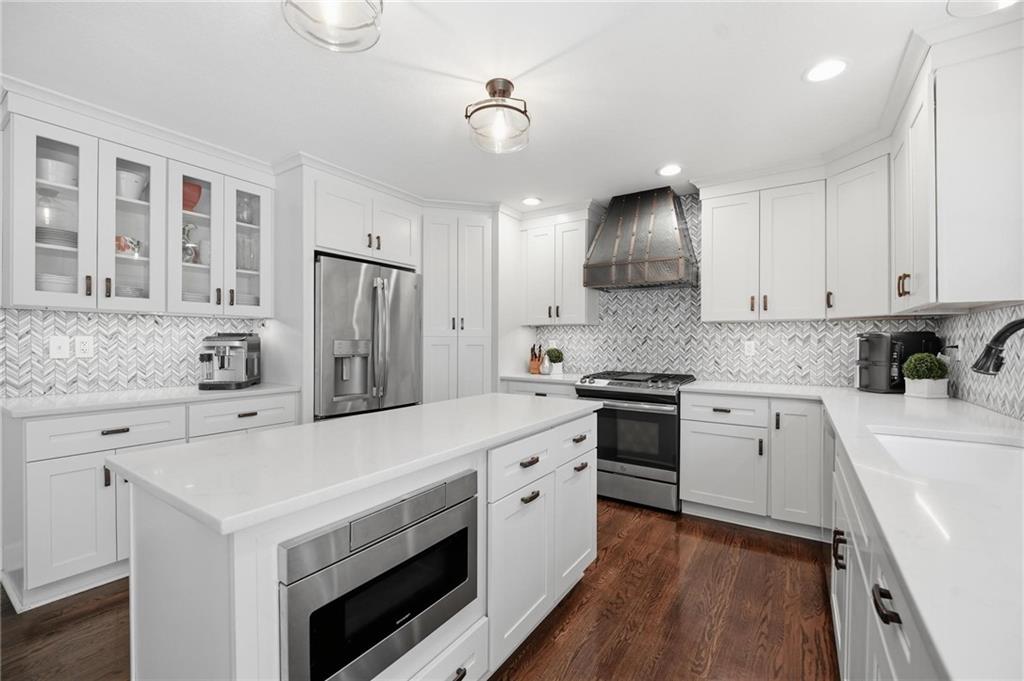 Photo 5 of 5305 W 83rd Street