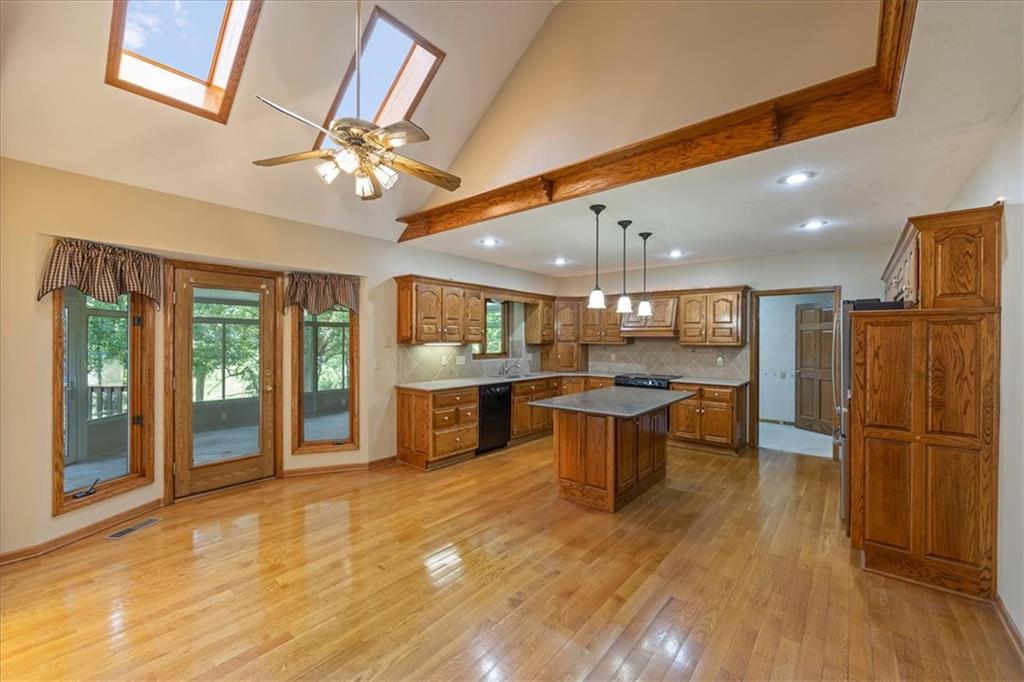 Photo 7 of 413 N Park Drive