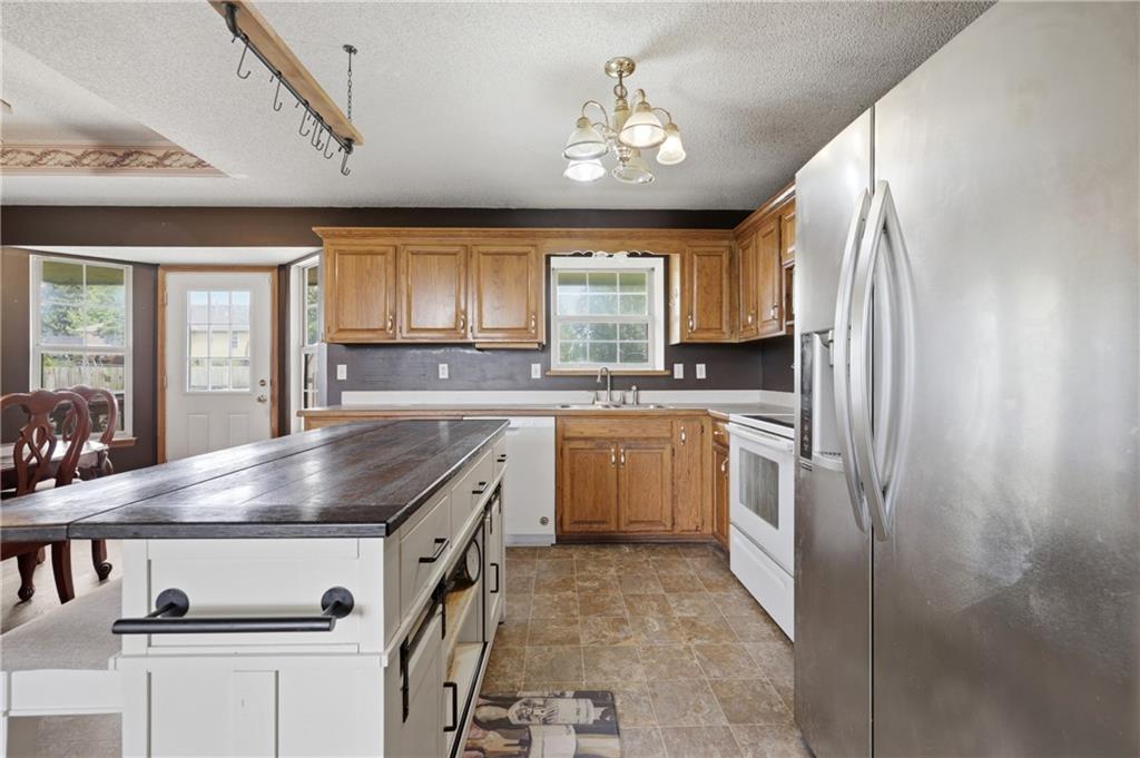 Photo 6 of 419 E Phillips Street