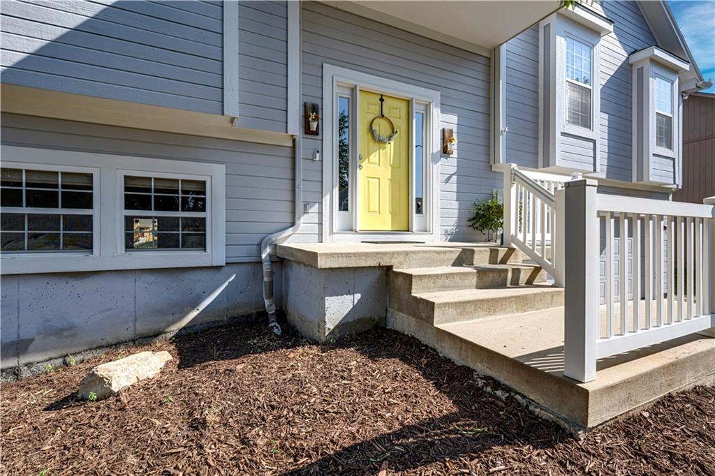 Photo 3 of 713 S Meadowbrook Street