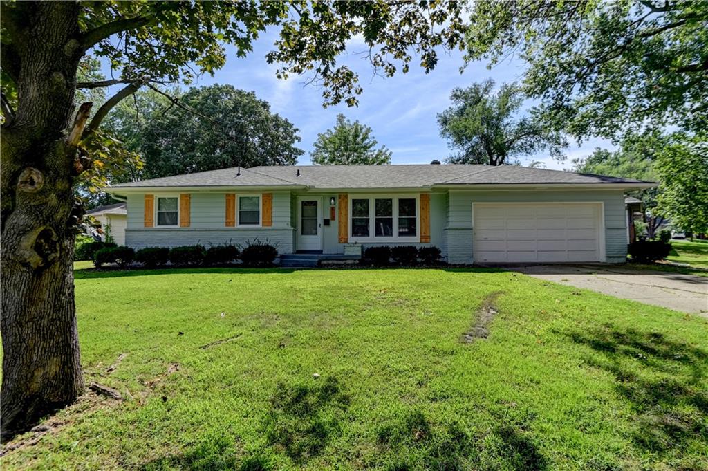 Photo of 512 NW Lakeview Road
