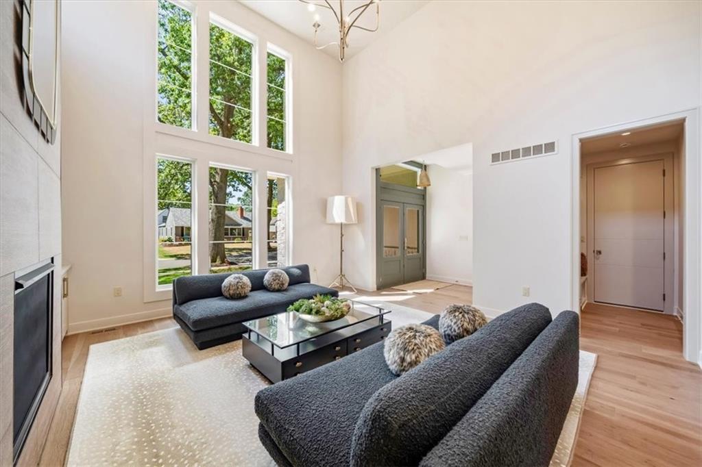 Photo 4 of 5024 W 72nd Street