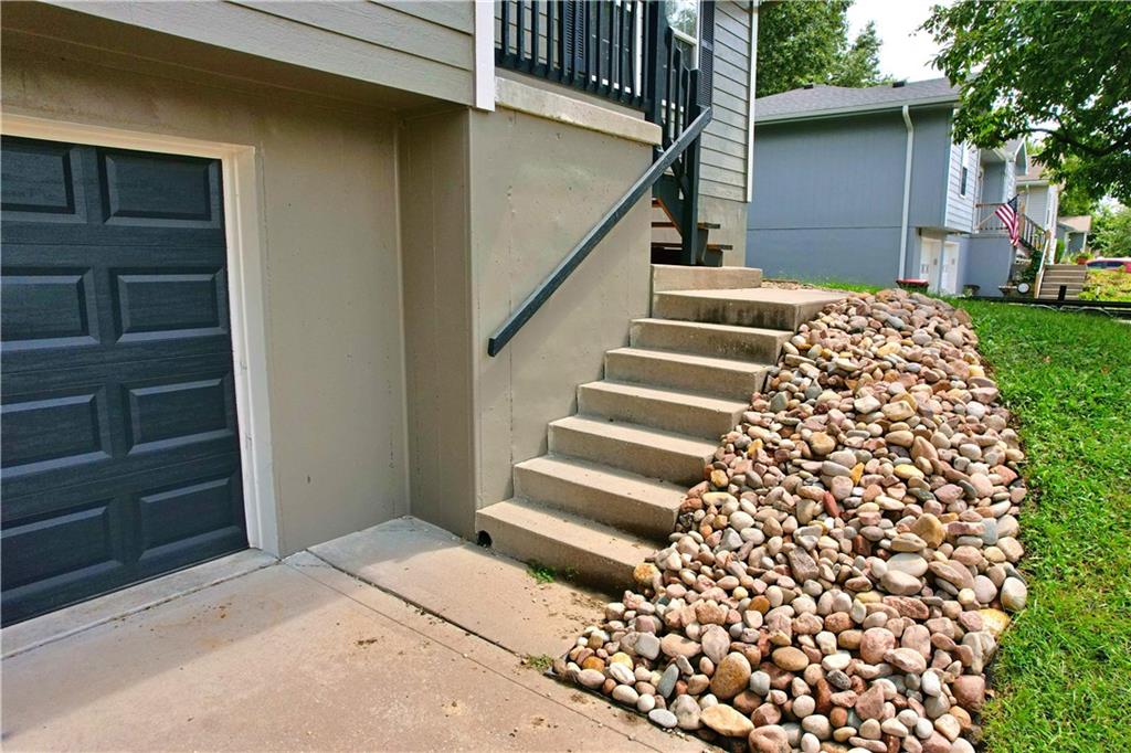 Photo 3 of 1215 Susan Street