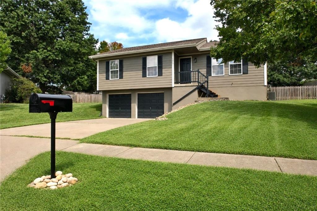 Photo 4 of 1215 Susan Street