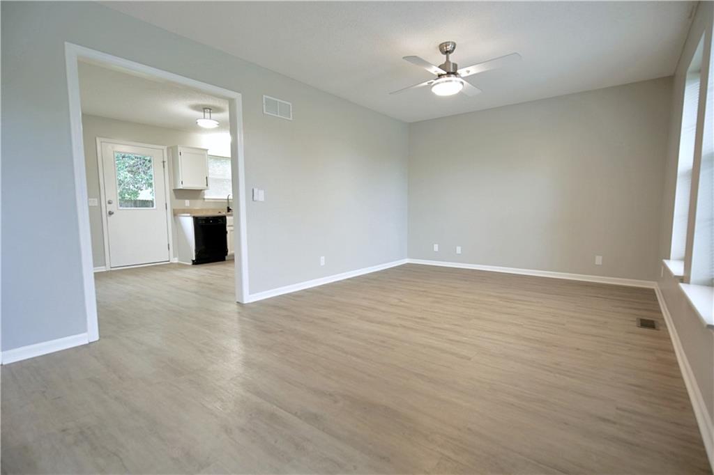 Photo 5 of 1215 Susan Street