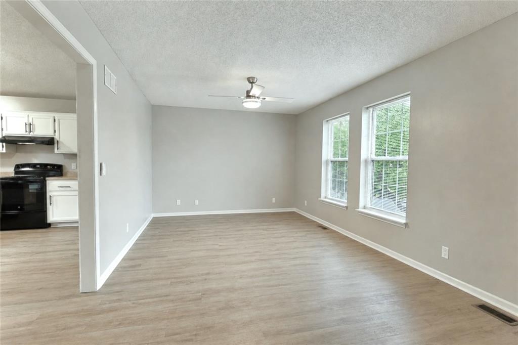 Photo 6 of 1215 Susan Street