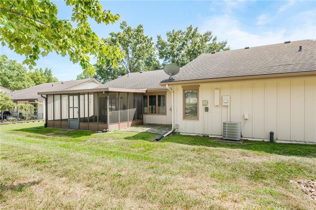 Photo 4 of 8310 E 190th Street