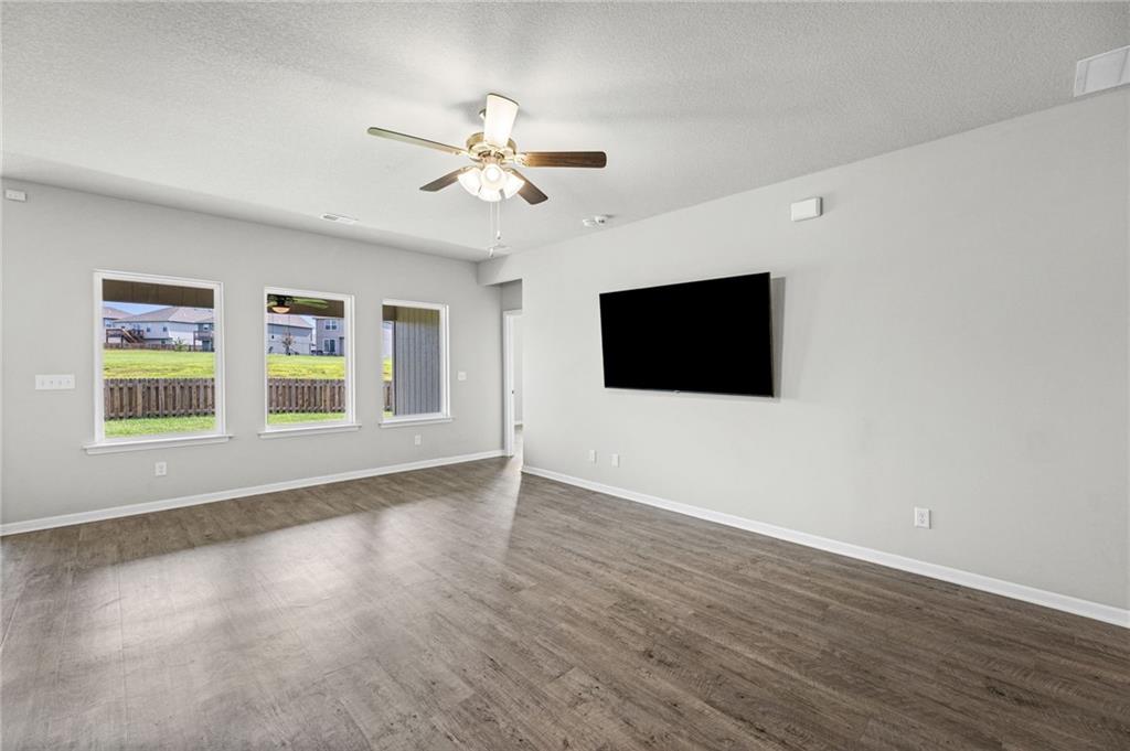Photo 5 of 1606 Maci Street