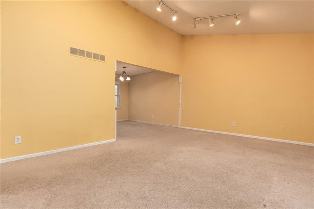 Photo 5 of 5822 NW Aspen Lane