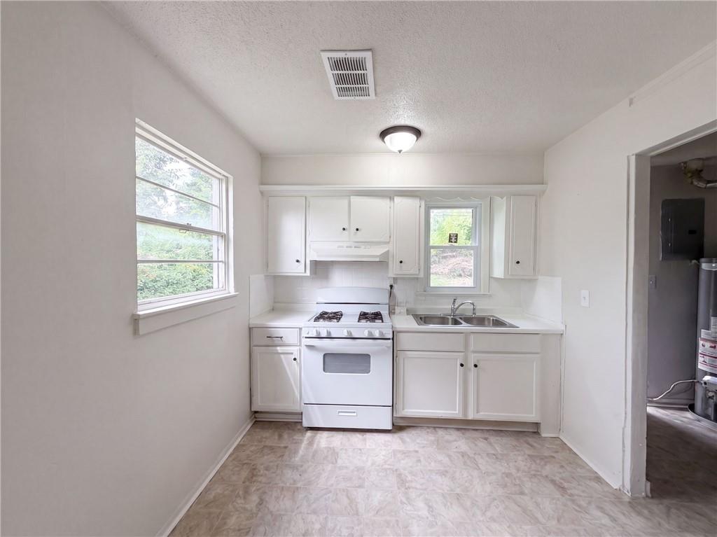 Photo 2 of 4770 Woodend Avenue