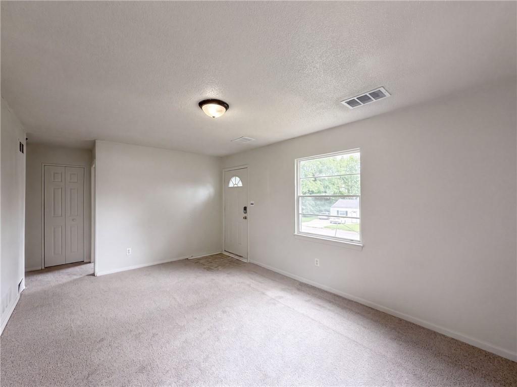 Photo 3 of 4770 Woodend Avenue