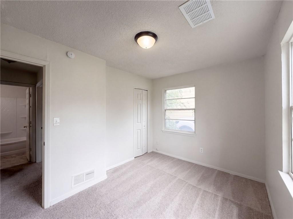 Photo 4 of 4770 Woodend Avenue