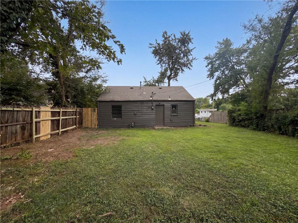 Photo 5 of 4770 Woodend Avenue