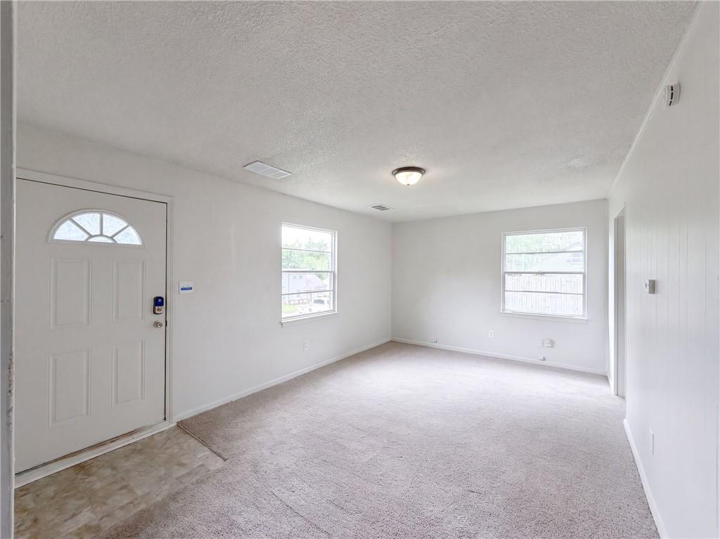 Photo 6 of 4770 Woodend Avenue