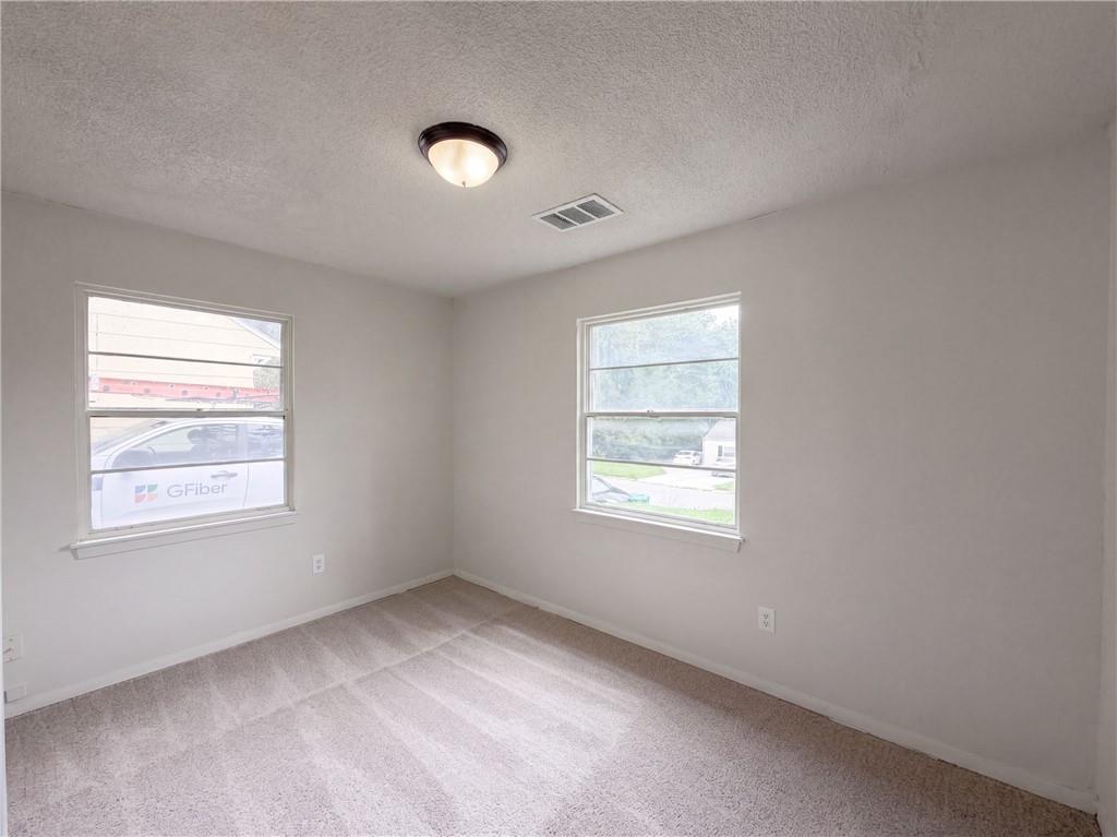 Photo 7 of 4770 Woodend Avenue