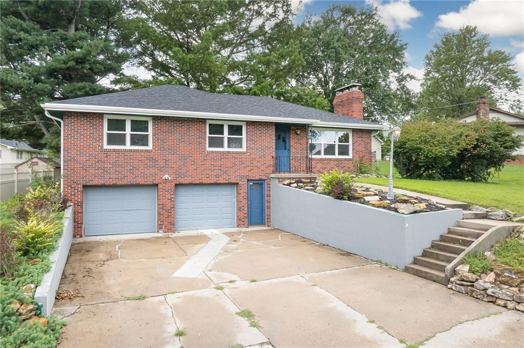 Photo 2 of 1806 Safari Drive