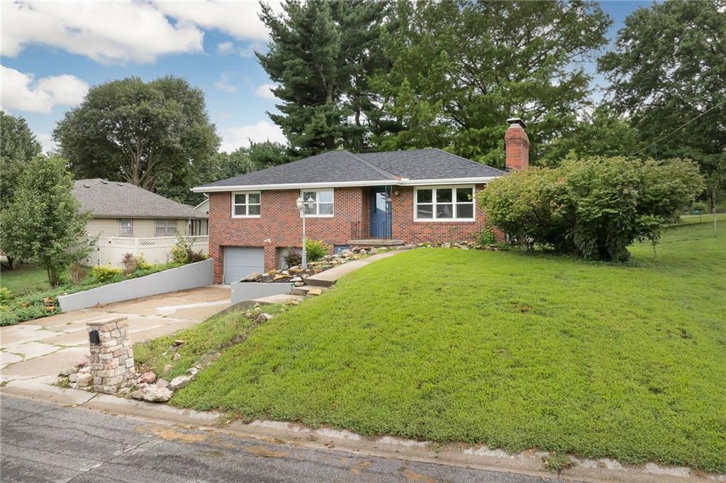 Photo 3 of 1806 Safari Drive