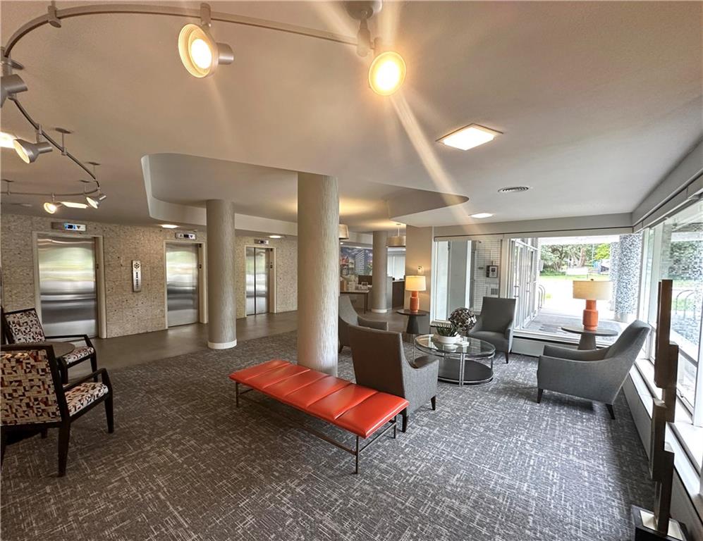 Photo 3 of 333 W Meyer Boulevard #312
