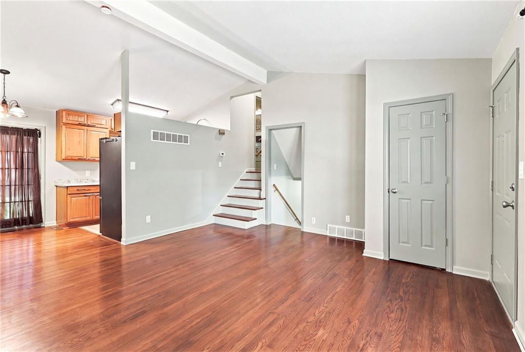 Photo 6 of 621 NW Fair Lane