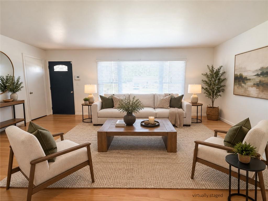 Photo 4 of 4720 S Crysler Drive